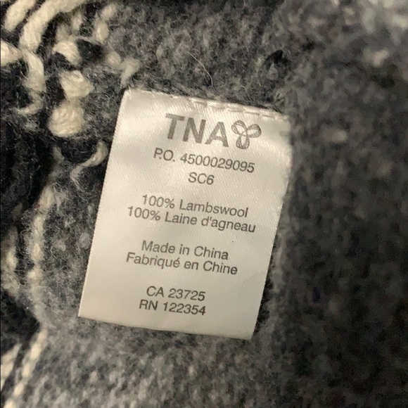☃️ Lambs Wool Aritzia TNA Winter Zip Up Sweater - Picture 12 of 13